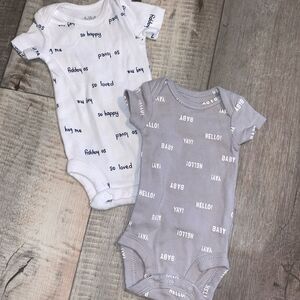 Set of 2 one piece bodysuit -size‎ PREEMIE